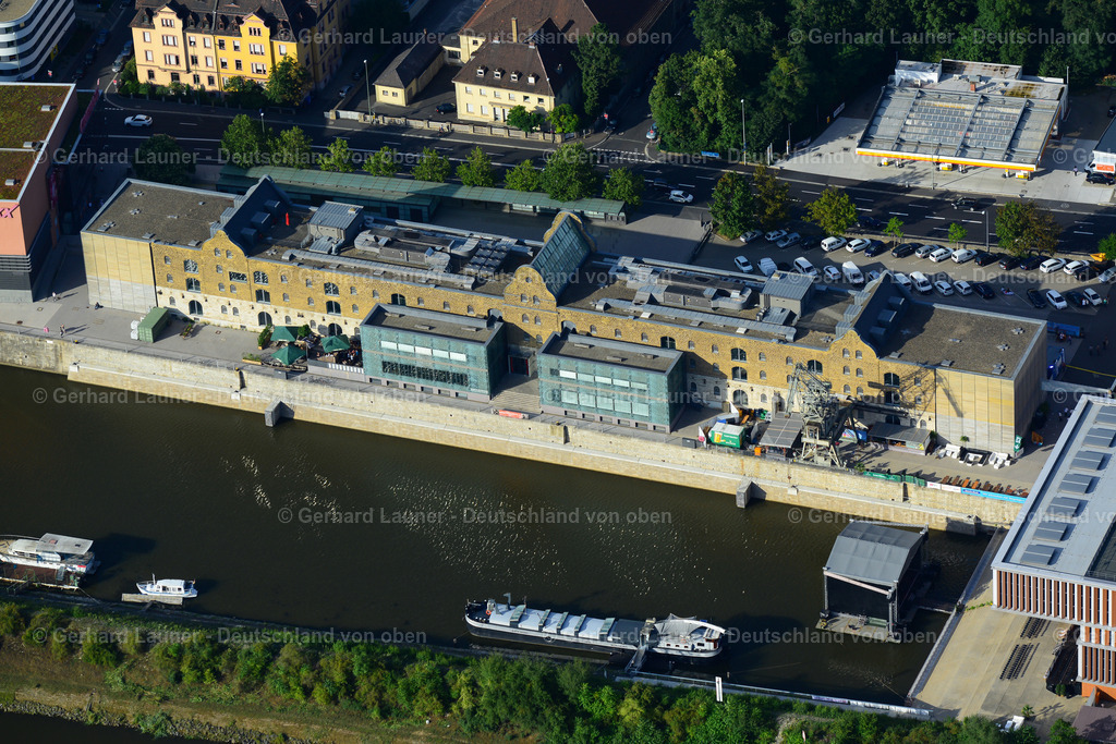 3703057 | Der Kulturspeicher ist ein ehemaliger Getreidespeicher am Alten Hafen der Stadt Würzburg. Das Gebäude wurde in den Jahren 1996 bis 2002 zu einem Kulturzentrum umgebaut