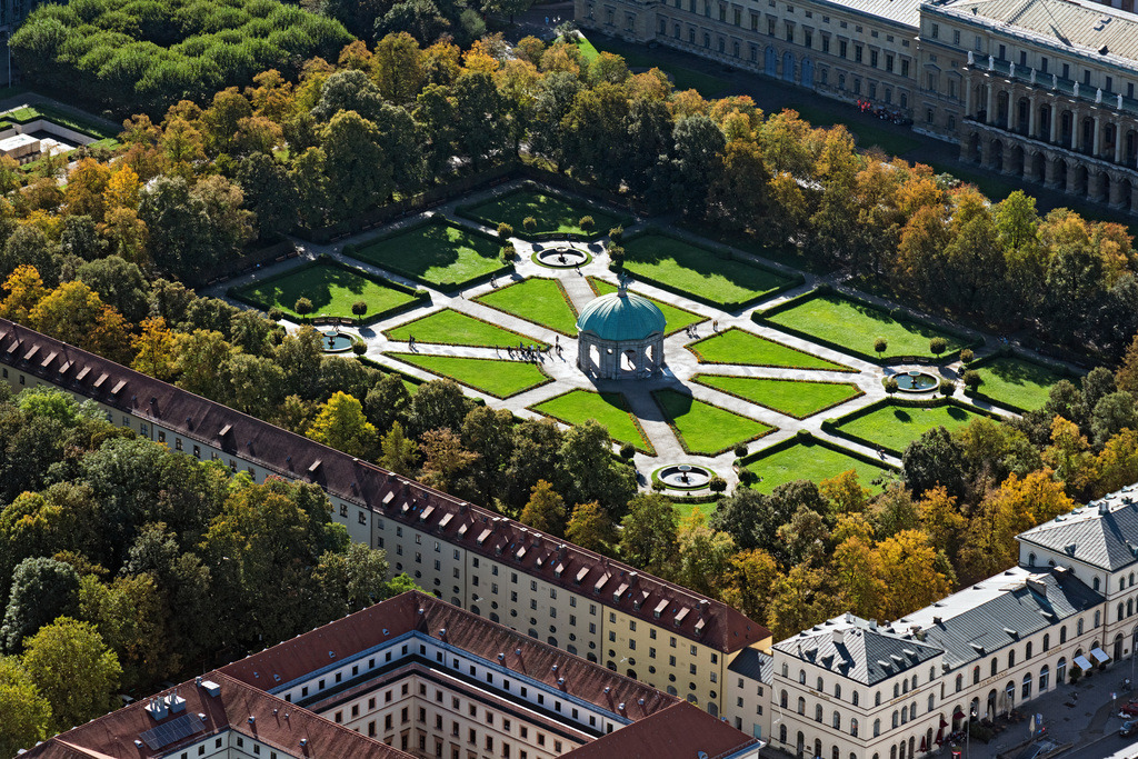 dr__0054126.jpg | MüNCHEN 07.10.2024 Parkanlage " Hofgarten " mit Dianatempel im Stadtteil Altstadt in München im Bundesland Bayern, Deutschland. // Park "Hofgarten" with Diana Temple in the district Altstadt in Munich in the state Bavaria, Germany. Foto: Daniel Reiter