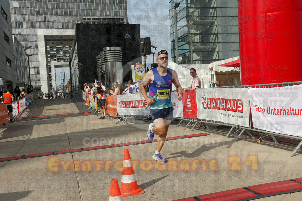 250920_1536_EX1_0179 | Sportfotografie im Rhein-Sieg Kreis, Köln, Bonn, NRW, Rheinland Pfalz, Hessen, etc. Unser Tätigkeitsfeld umfasst den Laufsport vom Volkslauf über den Marathon, Duathlon, Triathon bis zum Ultralauf wie Kölnpfad Ultra oder Schindertrail.