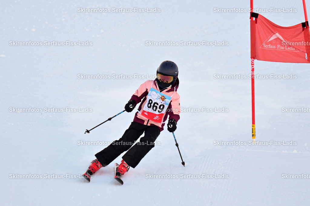 SRF_25.12.2025_0219 | Skirennfotos,Serfaus,Fiss,Ladis,Kinderskirennen,Winter,Tirol,Oberland,skirace,SFL,feelfree,weil wir's genießen,ski,Ski,skifahren,Sonnenplateau, - Realisiert mit Pictrs.com