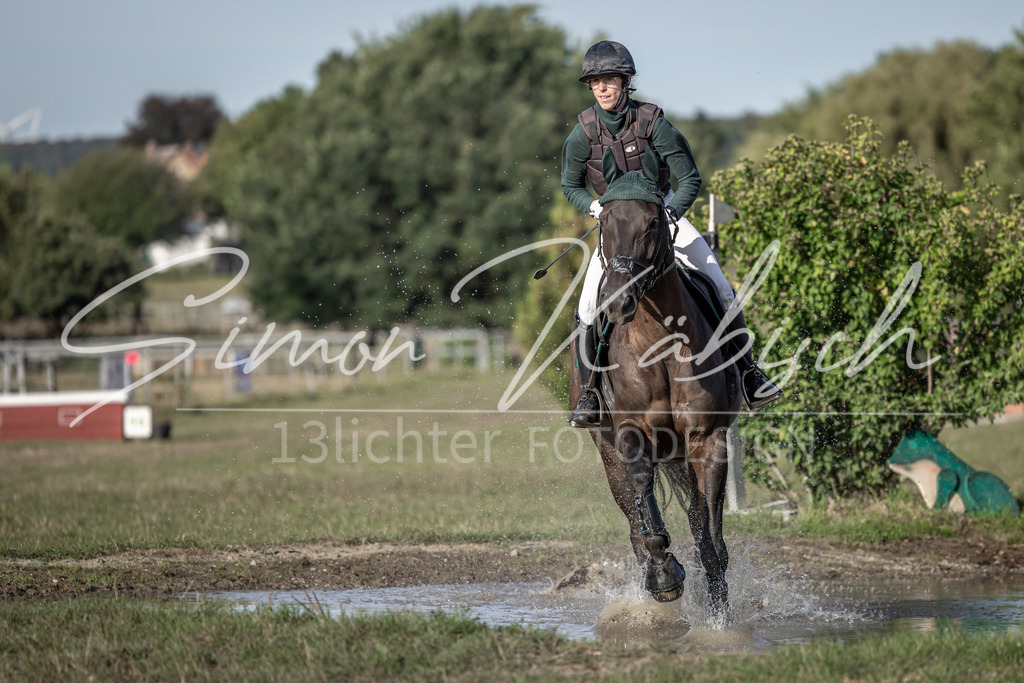 20250907-_3LI8801 | Tierfotografie Pferde, Hunde, Katzen, Haustiere.
Turnierfotografie Reitturniere, Reiten, Springreiten, Dressur in Hanau, dem Main-Kinzig-Kreis und dem Rhein-Main- Gebiet um Frankfurt