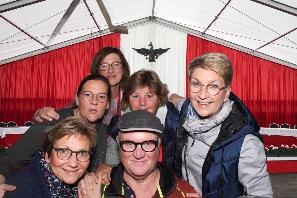 top-top.de 240928-151 | Foto, Video, Fotografie, Videografie, Fotobox, DJ, Discjockey, Musik, Musikbox, Veranstaltung, Photobooth, Amazon, Ebay, Buchtipp, Bestseller, Autor, Verlag, Buch, Wesel, Hamminkeln, NRW, Dinslaken, Rees, Drohne, Hochzeit, Party, Fotobox, Wesel, Fotograf