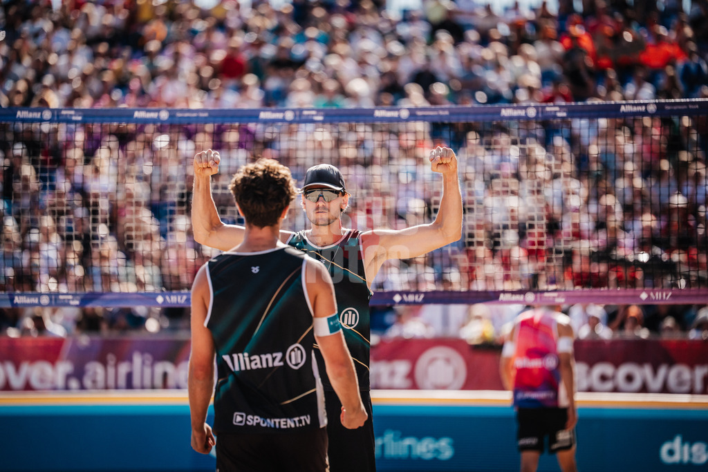 Beachvolleyball | Männer | Deutsche Meisterschaften 2025 Timmendorfer Strand | 07.09.2025 | v.l. Lui Wüst und Paul Henning jubeln