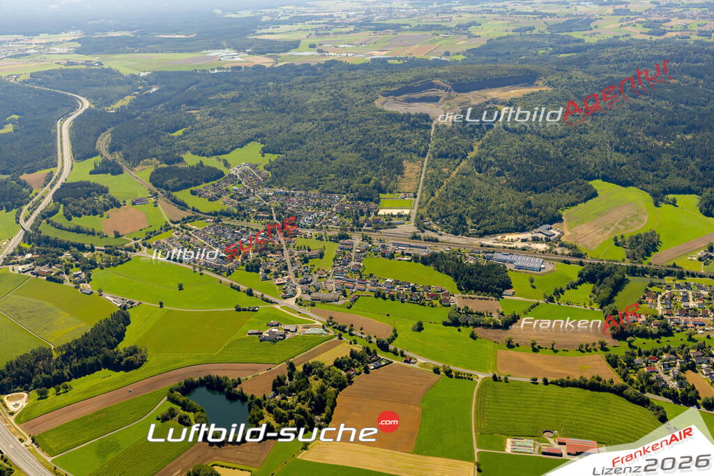 Das Luftbild zeigt :  Pechbrunn - Die Luftaufnahme wurde 2023 vom UL-Flugzeug aus erstellt ( keine Drohne ) - Hochauflösende Luftaufnahme - Für grossformatige Ausdrucke geeignet. Die Geschenkidee !Mit Lizenz und Bildrechte bestellbar
