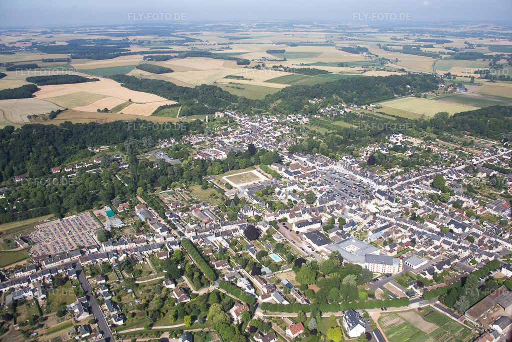 Luftbild: Ortsansicht in Montoire-sur-le-Loir im Bundesland Loir-et-Cher in Frankreich. Foto: IMG_081141.jpg vom 19.06.2015 durch Werner Riehm/FLY-FOTO.de