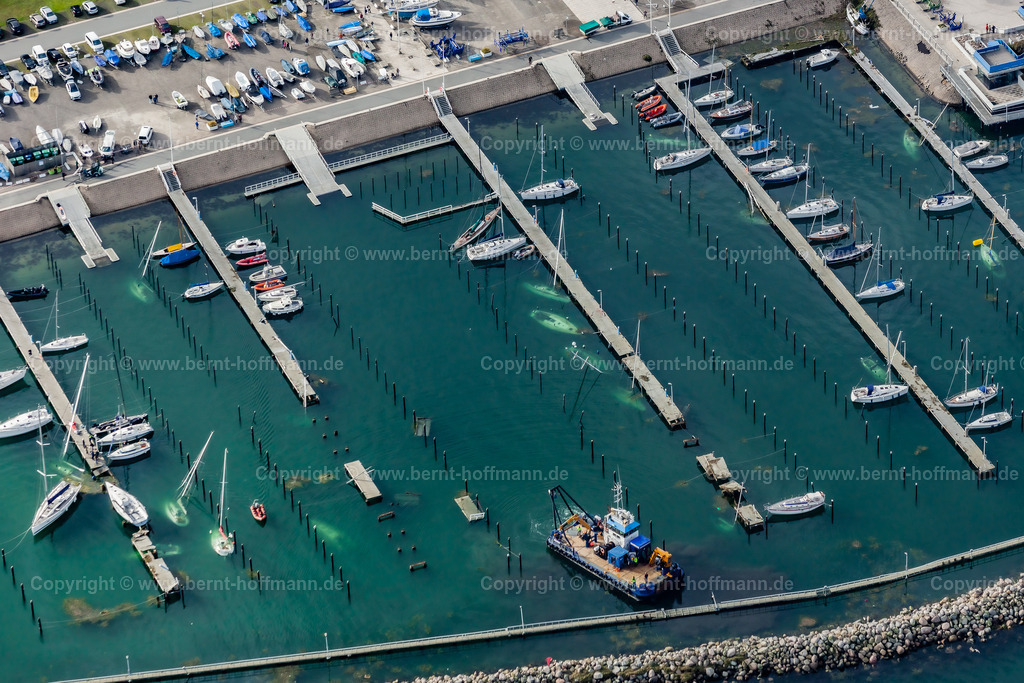 PLB_6365modct_Schilksee | LUFTBILD. Kiel - Schilksee Olympiahafen. __ Havarierte Yachten im Südhafen. - Realisiert mit Pictrs.com