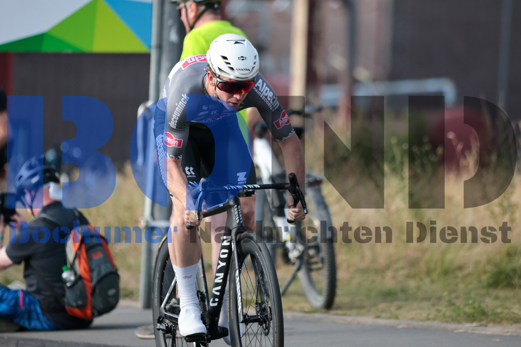 SES_DEUTOU20250820-179 | bond - Realisiert mit Pictrs.com