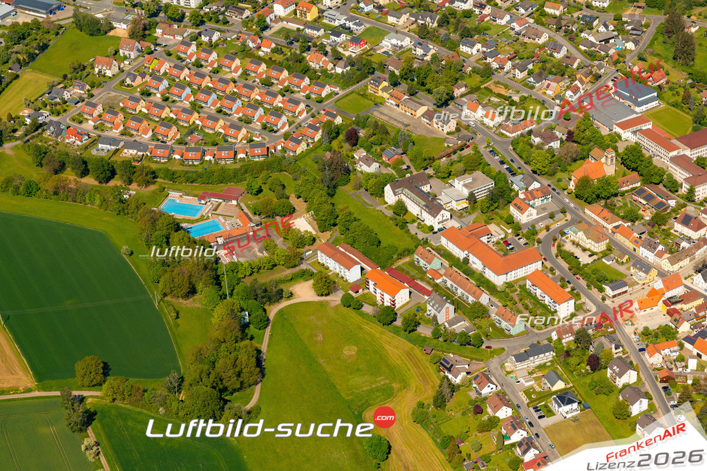 Das Luftbild zeigt :  Erbendorf - Die Luftaufnahme wurde 2024 vom UL-Flugzeug aus erstellt ( keine Drohne ) - Hochauflösende Luftaufnahme - Für grossformatige Ausdrucke geeignet. Die Geschenkidee !Mit Lizenz und Bildrechte bestellbar