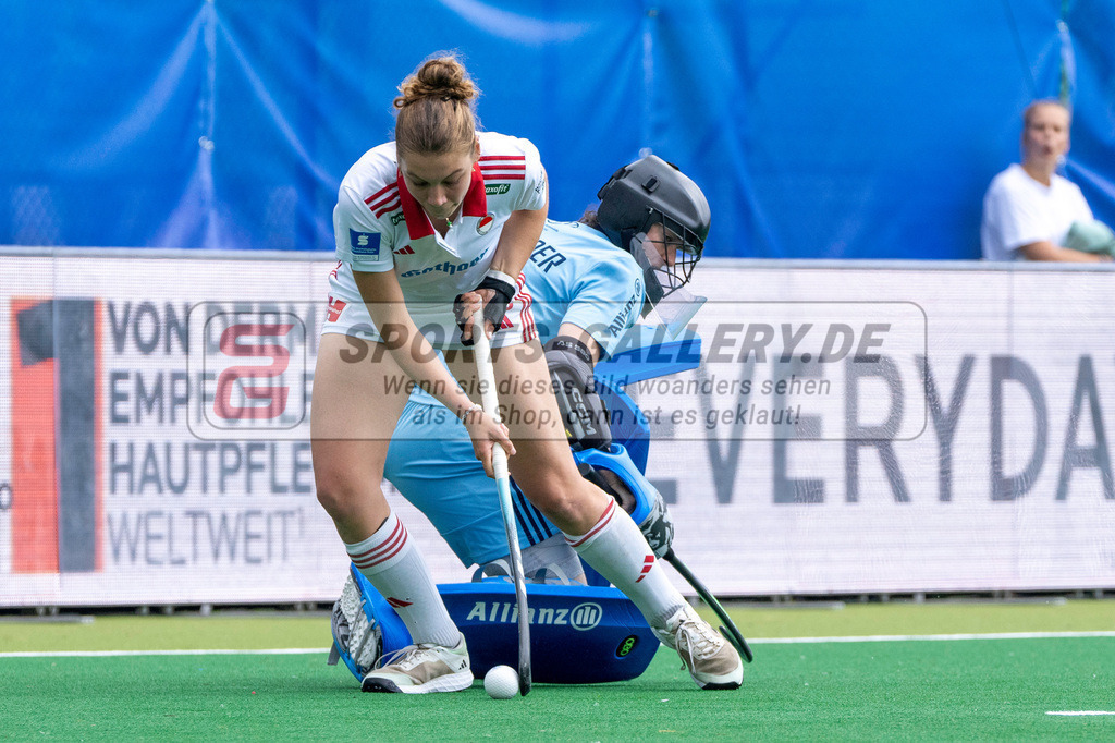 Final4_20240518-1321-0154 | Bonn, Deutschland, 18.05.2024: Lisa Schneider (Mannheimer HC), Felicia Wiedermann (Rot-Weiss Koeln) in Aktion waehrend des Spiels der Deutsche Feldhockey-Meisterschaften 2024 zwischen Final 4 Damen Rot Weiss Köln - Mannheimer HC im Bonner THV am 18.05.2024 in Bonn, Deutschland. (Foto von Stephan Fehrmann)

Bonn, Germany, 18.05.2024: Lisa Schneider (Mannheimer HC), Felicia Wiedermann (Rot-Weiss Koeln) in action during the game of Deutsche Feldhockey-Meisterschaften 2024 between Final 4 Damen Rot Weiss Köln - Mannheimer HC in Bonner THV at 18.05.2024 in Bonn, Deutschland. (Foto from Stephan Fehrmann)