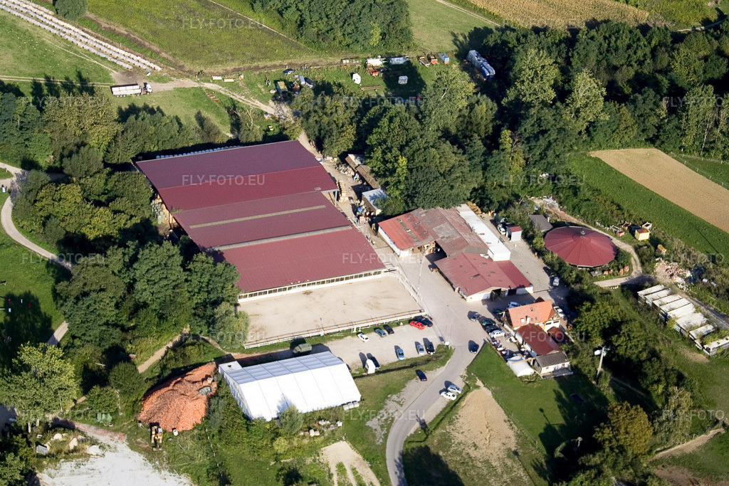 Vue aérienne: Écurie à Neewiller-près-Lauterbourg dans le département Bas Rhin, France – .Photo: IMG_8084.jpg prise le 15/09/2007 par Werner Riehm/FLY-FOTO.eu – Résolution de l'original: 3456 x 2304 px