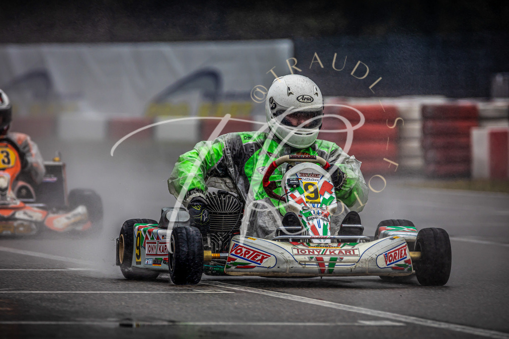 e7c386b0b5e64bd0bf328c1384ab826f | traudl_s_fotos