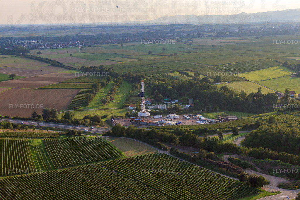 Baustelle zur 2. Bohrung an der Geothermieanlage an der A65 | Luftbild: Baustelle zur 2. Bohrung an der Geothermieanlage an der A65 in Insheim im Bundesland Rheinland-Pfalz in Deutschland. Foto: IMG_33160.jpg vom 04.09.2010 durch Werner Riehm/FLY-FOTO.de - Realisiert mit Pictrs.com
