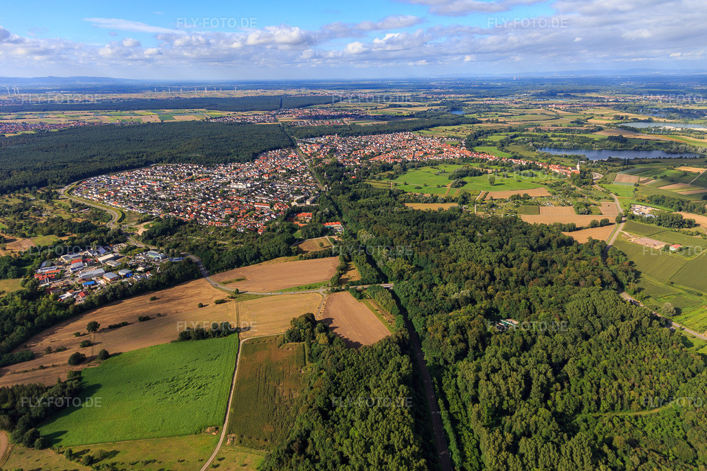 Luftbild: Ortsansicht aus Südwesten in Jockgrim im Bundesland Rheinland-Pfalz in Deutschland. Foto: IMG_093361.jpg vom 22.08.2016 durch Werner Riehm/FLY-FOTO.de