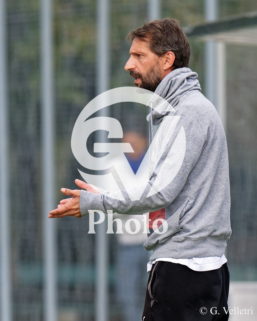 Youth League A - CS Italien - FC Plan-les-Ouates | Loick Falcy (Coach CS Italien) durant le match de Youth League A entre CS Italien et FC Plan-les-Ouates au Stade du Bois-de-la-Bâtie à Petit-Lancy, Suisse