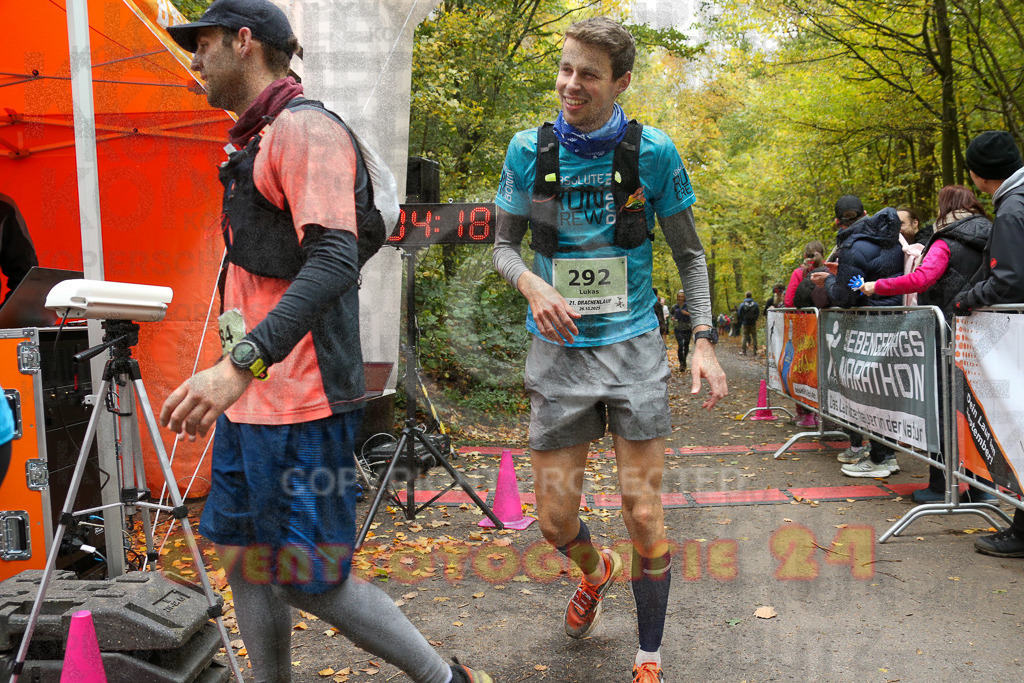 251026_1305_EX1_2480 | Sportfotografie im Rhein-Sieg Kreis, Köln, Bonn, NRW, Rheinland Pfalz, Hessen, etc. Unser Tätigkeitsfeld umfasst den Laufsport vom Volkslauf über den Marathon, Duathlon, Triathon bis zum Ultralauf wie Kölnpfad Ultra oder Schindertrail.