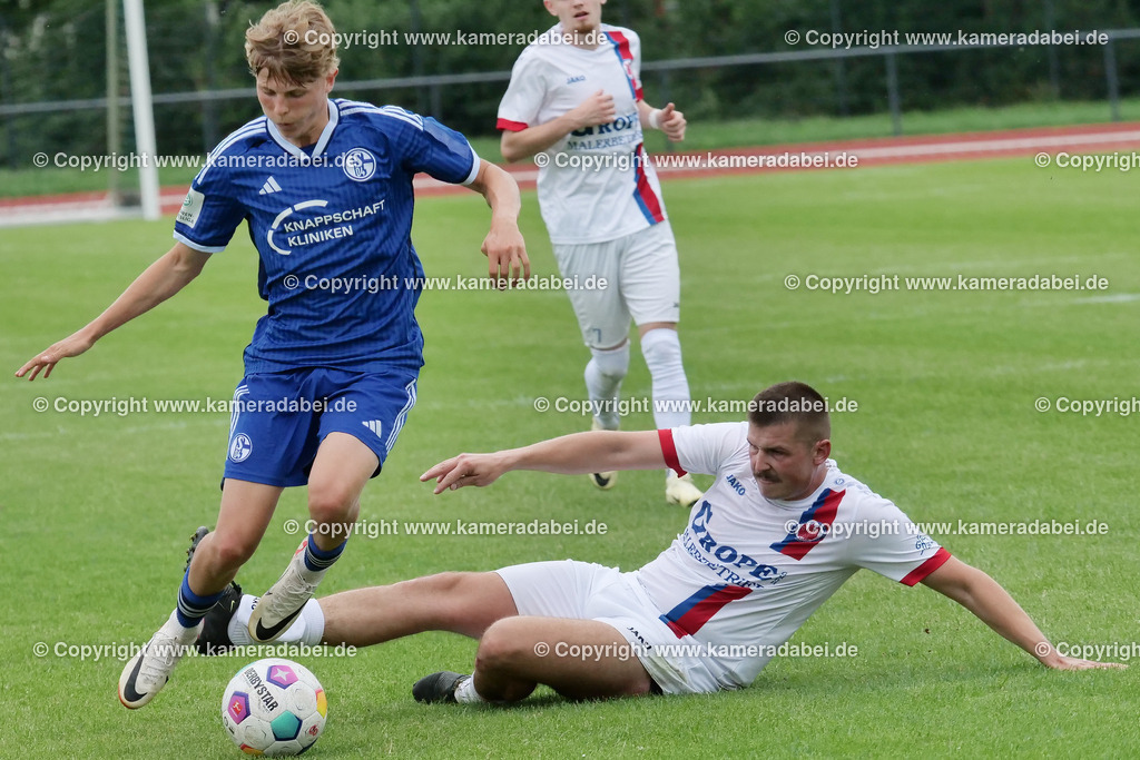 Fußball : Testspiel : SuS 09 Dinslaken - Schalke 04 U 19 am 25.07.2024 | Foto : Jochen Emde / www.kameradabei.de - Realisiert mit Pictrs.com