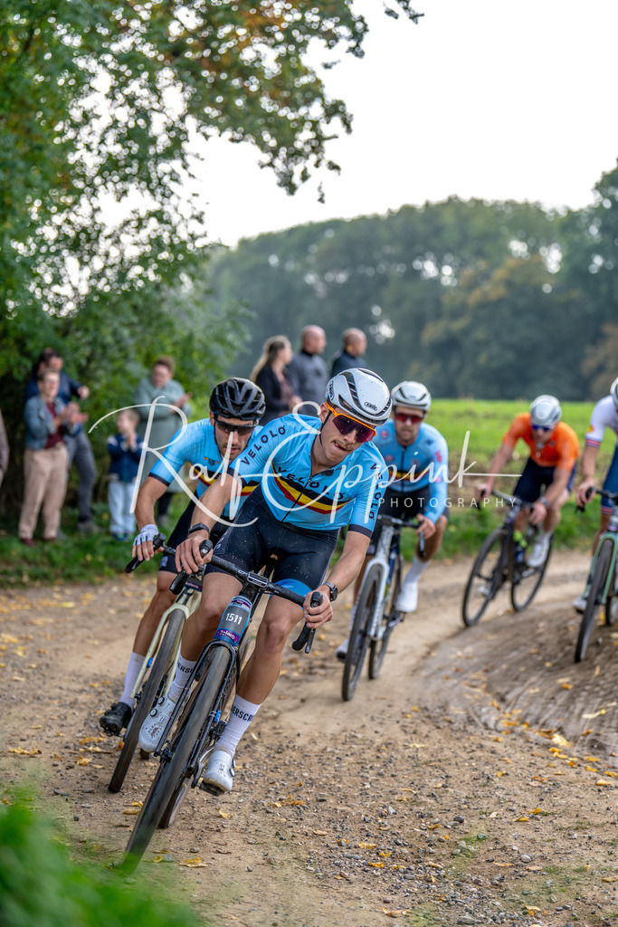 Ralf Eppink Photography 20251012_DSC02855 | Sportfotografie, Eventfotografie, Porträtfotografie, Radsport Fotograf, Triathlon Fotograf, Düsseldorf Fotograf, Köln Fotograf, Actionfotografie, Teamfotografie, Peoplefotografie, Business Portraits, Veranstaltungsfotografie, Reportagefotografie - Realisiert mit Pictrs.com