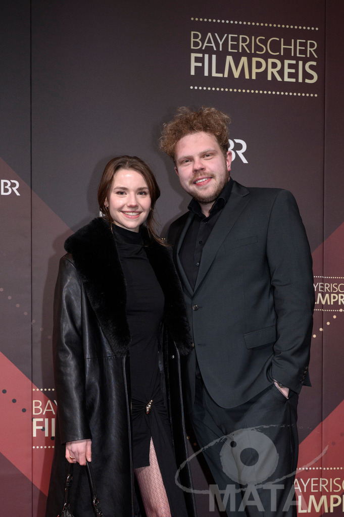 _DWI5134 | Carolin Garnier und Johannes Berzl bei der Verleihung des 47. Bayerischen Filmpreises 2026  im Prinzregententheater. München, 23.01.2026 - Realisiert mit Pictrs.com