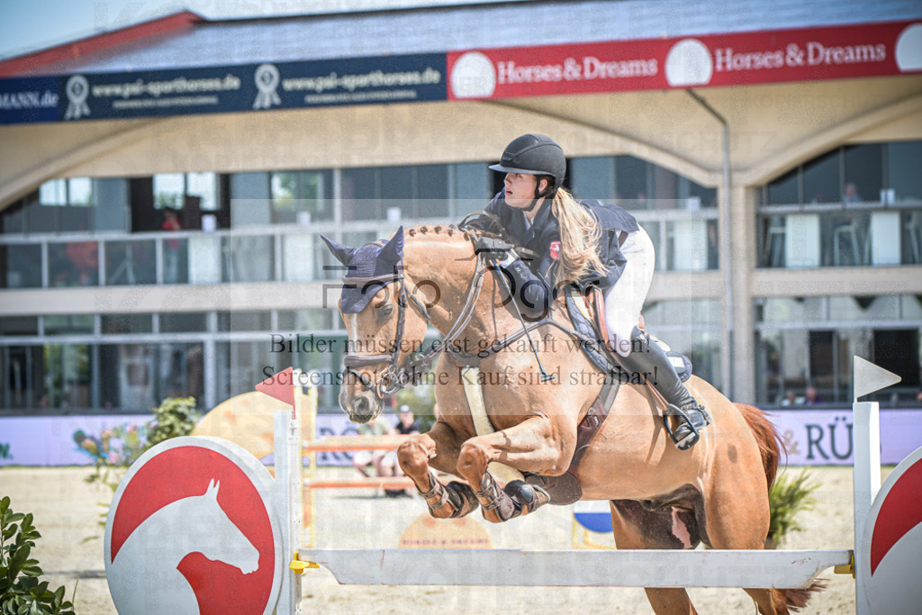 DOS_3281 | Entdecke hochwertige Reitturnierfotos von Foto Oger. Professionell, emotional und authentisch – jetzt Lieblingsmomente im Shop bestellen.Deutschlandweite Turnierfotografie. - Realisiert mit Pictrs.com