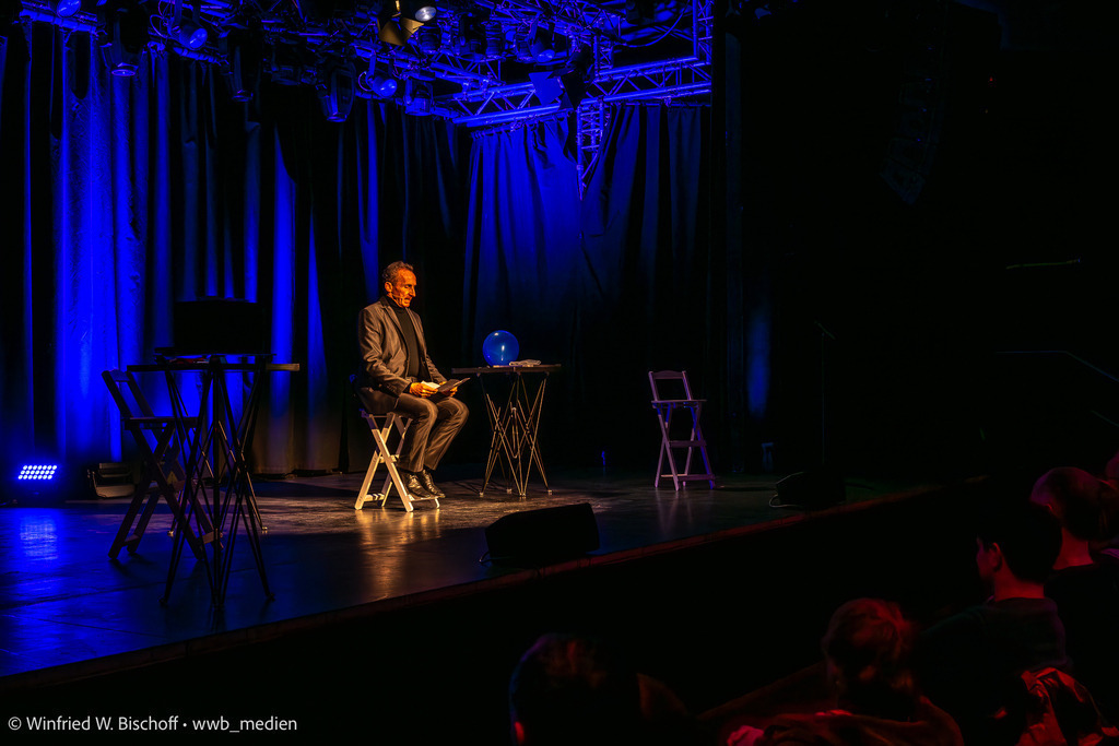 wwb-2412-0280 | <Fotografie> <Video> <Film> <Winfried Bischoff> - Realisiert mit Pictrs.com