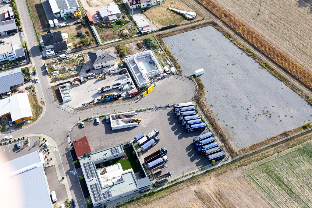 Luftbild: Gewerbegebiet und Firmenansiedlung in Hatzenbühl im Bundesland Rheinland-Pfalz in Deutschland. Foto: IMG_117402.jpg vom 06.09.2019 durch Werner Riehm/FLY-FOTO.de