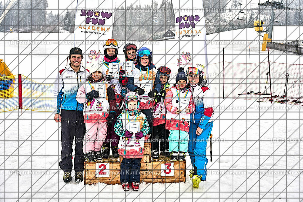 ALP1023_NeujahrsSchikurs_Siegerehrung_Gruppe FLORA | (C)FotoLois.com, Alois Spandl. NEUJAHRS-SCHIKURS Schischule Haginger, Gemeindealpe Mitterbach, Abschlußrennen, Sa 6. Januar 2024.