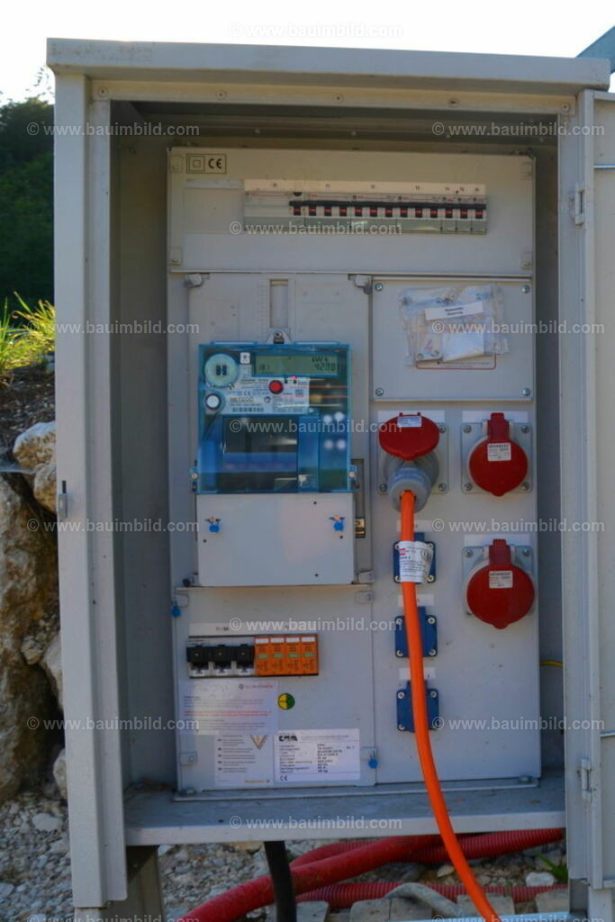 bib-lg17-elektroinstallation-0008 | Nach LV-Leistungsgruppen sortierte Detailfotos über den Bau eines Hauses. Alle Hausbau-Bilder direkt vom Urheber und Autor der Website Haus-Selber-Bauen.com