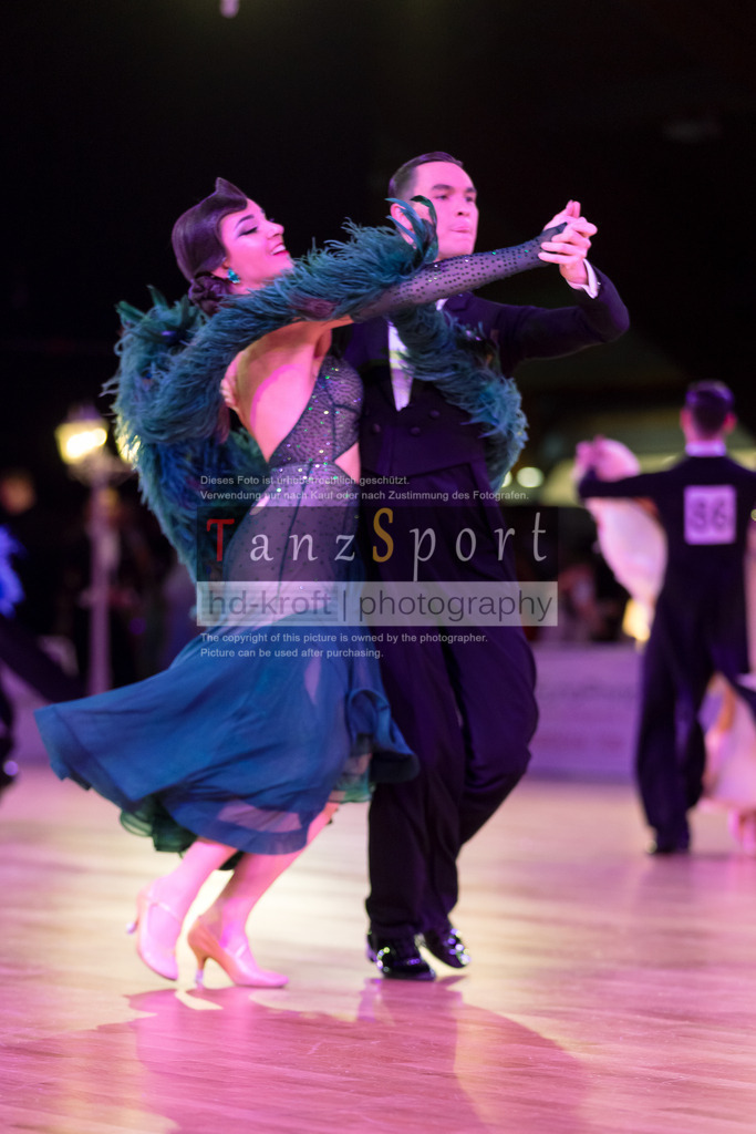 20241215_WDSF_Int_Open_Std-Riga-8961 | Tanzsportbilder, Standardtanz, Lateintanz, WDSF, DTV, LTVB, dancecomp, goc, hessen tanzt, blaues band der spree, walzer, tango, wiener walzer, slowfox, quickstepp, samba, rumba, cha-cha-cha, paso doble. jive, hd-kroft photography, turniertanzsport