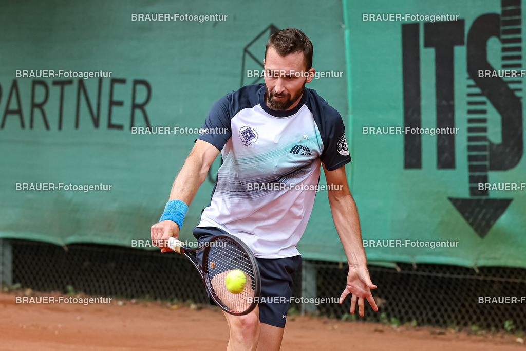 HTC Blau-Weiß Krefeld - LTTC Rot-Weiß Berlin  | Krefeld, Deutschland 21.07.2023, Tom Schönenberg (HTC Blau-Weiß Krefeld) gegen Eduard Esteve Lobato (LTTC Rot-Weiss Berlin) ,

bei der 2. Tennis Bundesliga Nord Begegnung zwischen HTC Blau-Weiß Krefeld und LTTC Rot-Weiß Berlin am 21.07.2023 in Krefeld.

(Foto: BRAUER-Fotoagentur)
 
