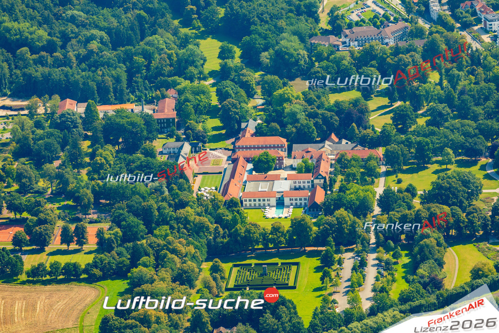 Luftbild der Stadt Bad Driburg - Das Luftbild wurde 2025 vom UL-Flugzeug heraus erstellt ( keine Drohnenaufnahme ) - Hochauflösende Luftaufnahme - für Wandbilder und großformatige Ausdrucke geeignet. Das besondere Geschenk!Hier alle&nbsp;Infos zur Lizenzierung der LuftaufnahmeWir fliegen auch dieses Jahr wieder in Ihre Region um Luftbilder zu erstellen.- Luftbild anfragen
