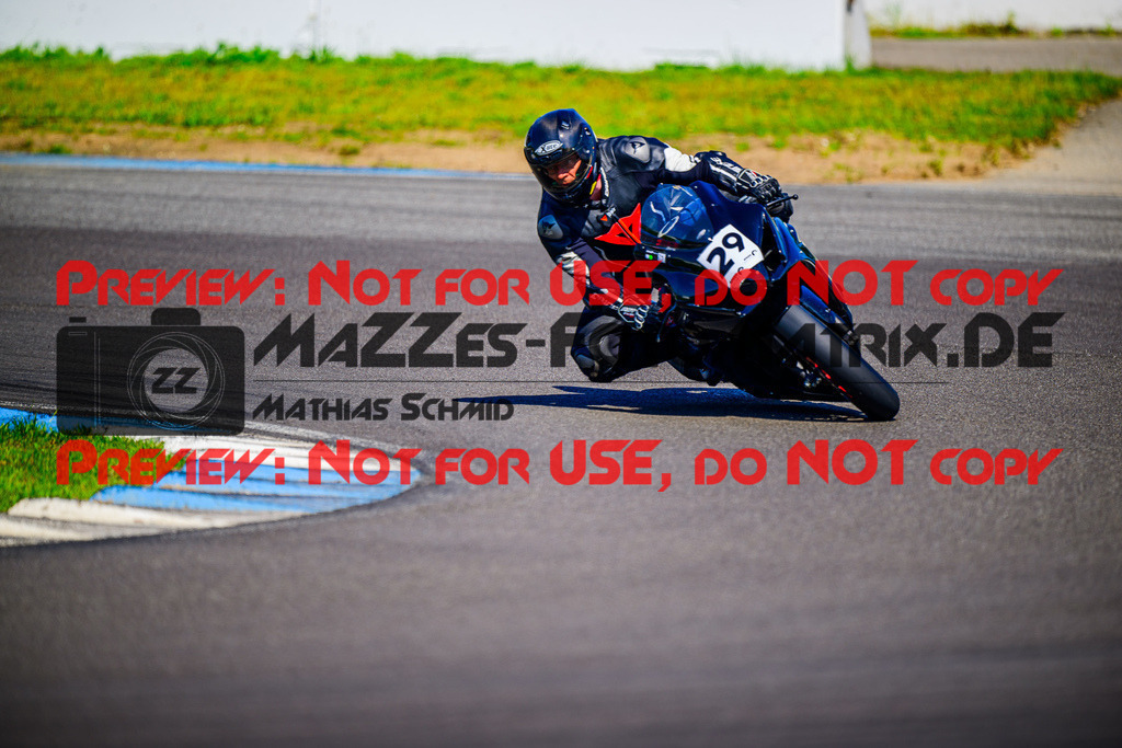 MaZZes_FotoMatrix_240520_6021986_7472 | WEISS