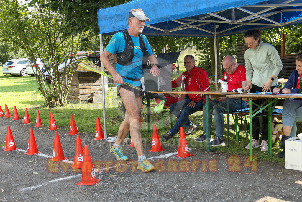 230826_1627_EX1_1584 | Sportfotografie im Rhein-Sieg Kreis, Köln, Bonn, NRW, Rheinland Pfalz, Hessen, etc. Unser Tätigkeitsfeld umfasst den Laufsport vom Volkslauf über den Marathon, Duathlon, Triathon bis zum Ultralauf wie Kölnpfad Ultra oder Schindertrail.