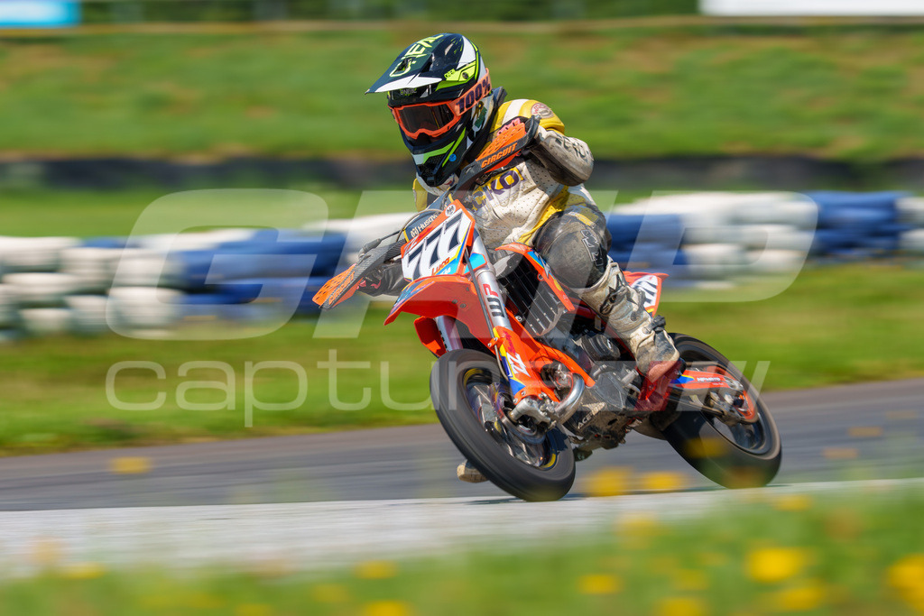 G-Cup + Supermoto Staatsmeisterschaft + Hungarian Supermoto Championship | GRIPcapture steht für authentische Sportfotografie in Österreich – für Momente, die mehr sind als Geschwindigkeit oder Ergebnis. Es geht um Emotion, Spannung, Fokus und den Augenblick, der oft nur einen Wimpernschlag dauert.Ob Motorsport, Teamsport oder 