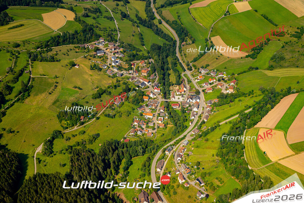 Das Luftbild zeigt : Neuneck Glatten - Die Luftaufnahme wurde 2024 vom UL-Flugzeug aus erstellt ( keine Drohne ) - Hochauflösende Luftaufnahme - Für grossformatige Ausdrucke geeignet. Die Geschenkidee !Mit Lizenz und Bildrechte bestellbar