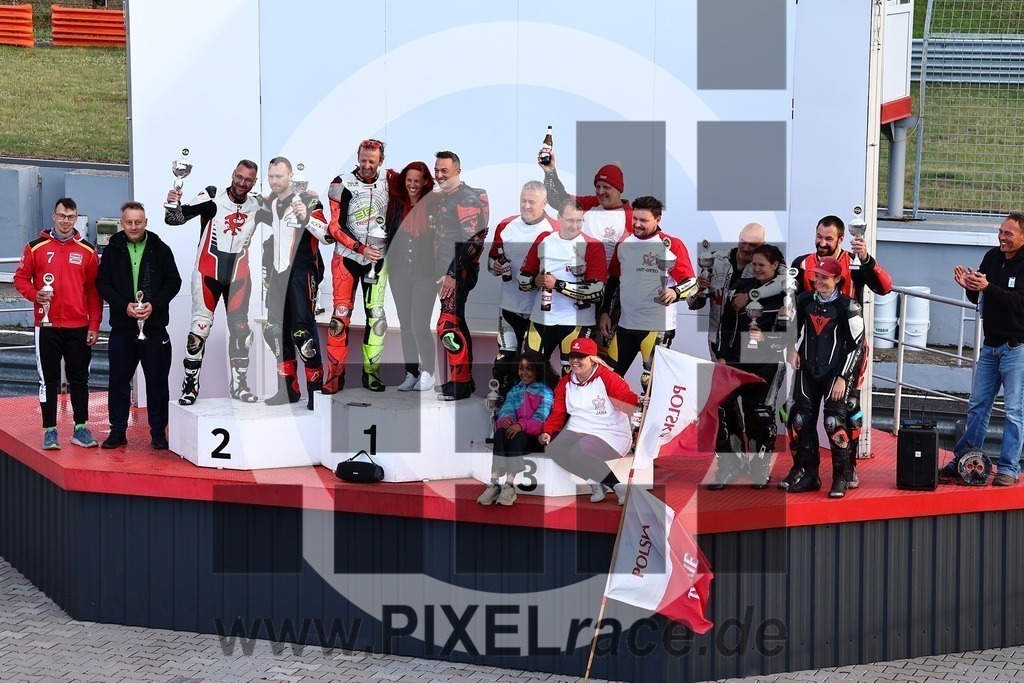 social-20250823_08021 | Schöne Erinnerungen an spannende Momente - das festzuhalten ist unser Job. PIXELrace.de ist seit 2003 auf den Rennstrecken Europas unterwegs um die Action draußen beim Fahren und die wunderbare Stimmung imm Fahrerlager für euch einzufangen.