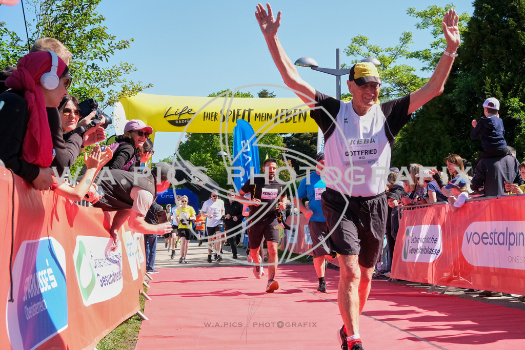 ..... | LINZ,AUSTRIA,27.April 24, Int. 3 Brückenlauf Linz  , Image shows: Photo: WAPICS / Michael ring