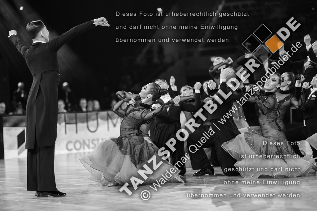 20251206-05198 | Hier finden Sie Tanz Bilder vom Latein und Standard Formationen tanzen. Sportbilder vom Tanzsport. Schöne Fotos und von Weltmeisterschaft, Europameisterschaft, Bundesliga, Regionalliga, Oberliga und Landesliga sowie von GOC Stuttgart, DanceComp, WM Bremen