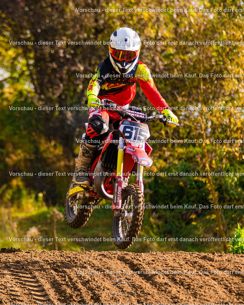 10_25_MCBernauerSchleife-6126 | Sportfotografin aus Berlin-Brandenburg mit Fokus auf Motocross. Ich halte deine sportliche Leistung und echte Emotionen auf und neben der Strecke professionell fest. Entdecke die Fotos von deinem Rennen und bestelle sie direkt hier im Shop.