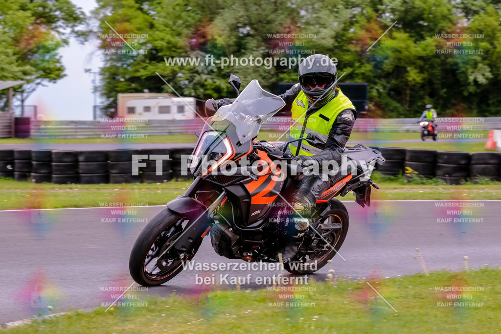 MotoTeamVBK-20308 | Hier findet Ihr Bilder von Touristenfahrten auf der Nürburgring Nordschleife oder von anderen Veranstaltungen die ich besucht habe. Viel Spass beim Durch Schauen 