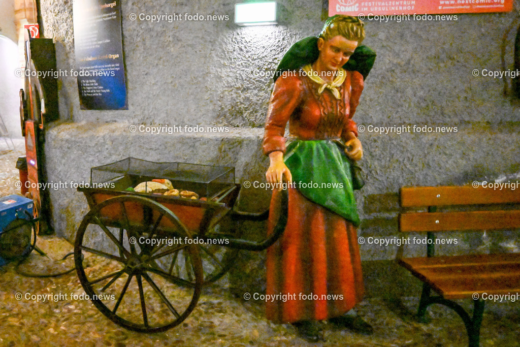 Poestlingberg_ Grottenbahn_ 26.02.2024-11 | 26.02.2024, Poestlingberg, Grottenbahn, AUT, Grottenbahn, Poestlingberg im Bild Figur, Frau, Marktfahrerin, Hauptplatz Linz, Miniaturnachbildung