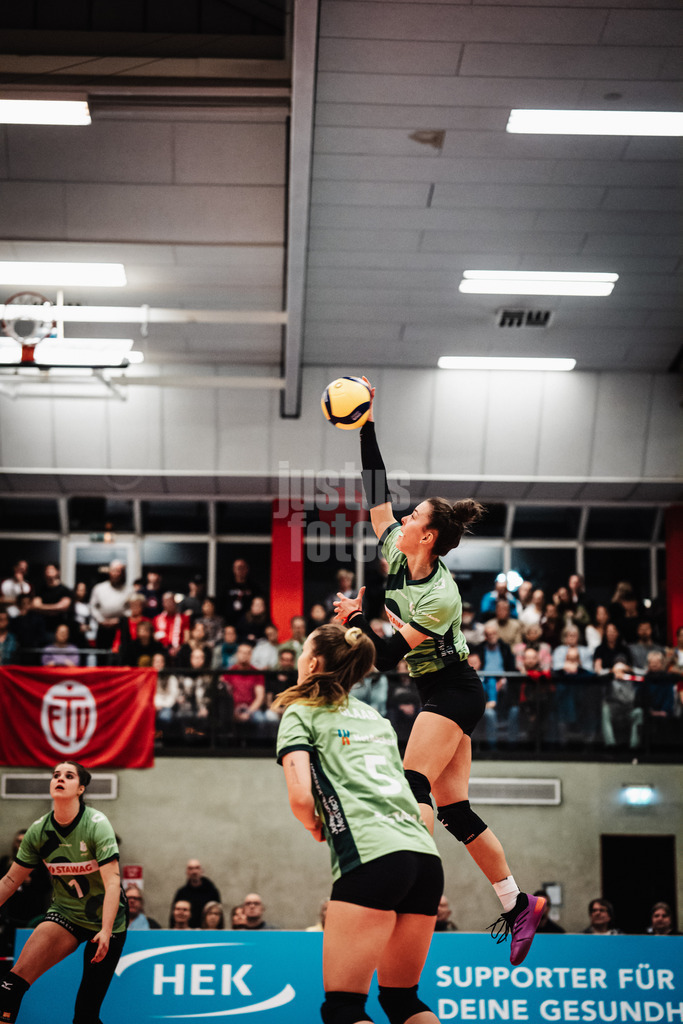 Volleyball | Frauen | Saison 2025/2026 | Volleyball Bundesliga | ETV Hamburger Volksbank Volleys vs. Ladies in Black Aachen | 29.10.2025 | Tsvetelina Ilieva (#11, Ladies in Black Aachen) beim Angriff