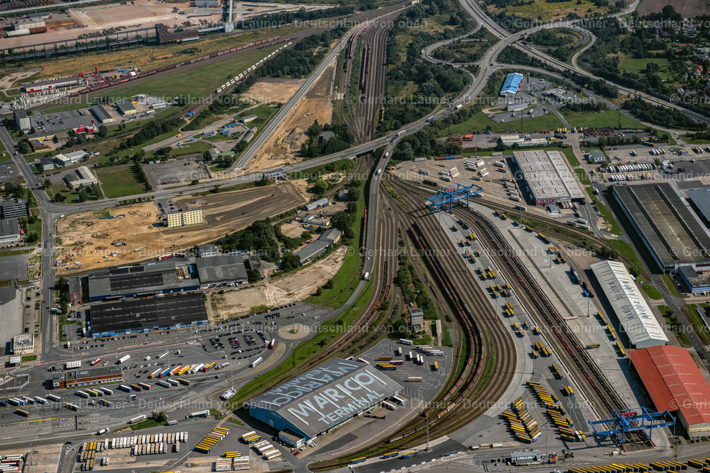 4061917 | ROSTOCK 08.09.2021 Schwimmdock - Trockendock am Werftgelände der " Neptun Werft " an der Werftallee in Rostock im Bundesland Mecklenburg-Vorpommern, Deutschland. Weiterführende Informationen bei: MEYER WERFT GmbH &amp; Co. KG. // Shipyard - site of the " Neptun Werft " in Rostock in the state Mecklenburg - Western Pomerania, Germany. Further information at: MEYER WERFT GmbH &amp; Co. KG. Foto: Gerhard Launer
