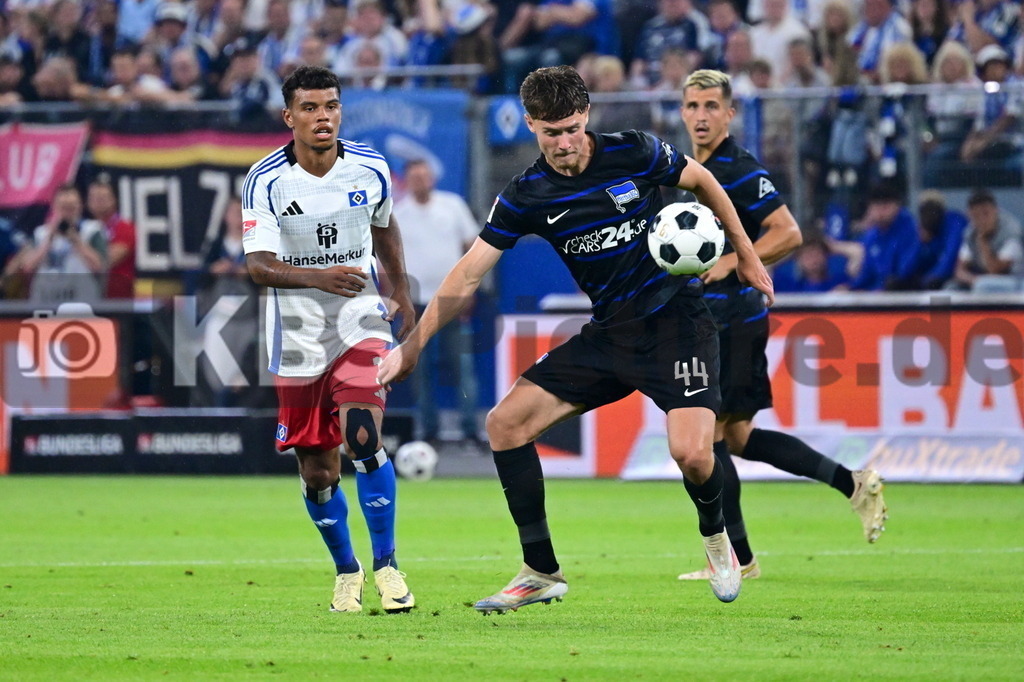 KBS Picture_HSV-HerthaBSC_062 | v.l. Koenigsdoerffer Ransford-Yeboah (HSV) , Gechter Linus (Hertha BSC) ,Sportplatz :  Volksparkstadion, - Realisiert mit Pictrs.com