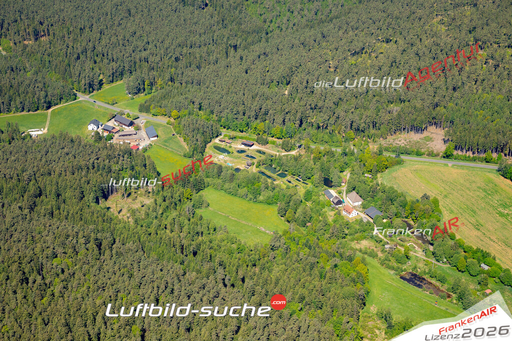 Schrägluftbild  Thurndorf  Kirchenthumbach - Das Luftbild wurde 2025 vom UL-Flugzeug heraus erstellt ( keine Drohne ) - Hochauflösende Luftaufnahme -Nicht vergleichbar mit Google Maps oder Satelittenbilder- Die Geschenkidee !Mit Lizenz und Bildrechte bestellbar