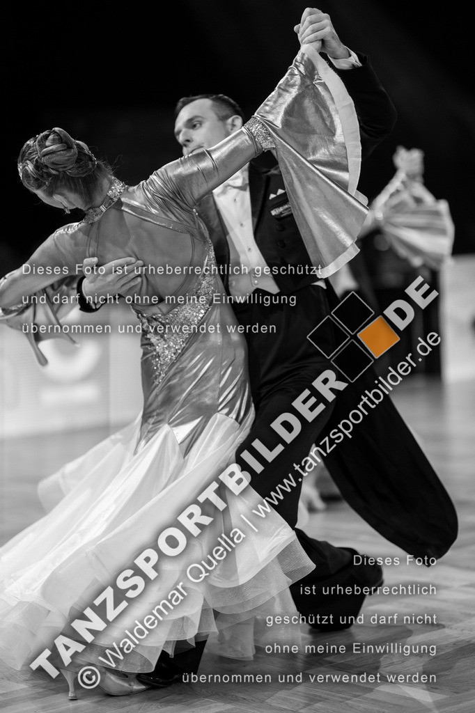 20251206-00735 | Hier finden Sie Tanz Bilder vom Latein und Standard Formationen tanzen. Sportbilder vom Tanzsport. Schöne Fotos und von Weltmeisterschaft, Europameisterschaft, Bundesliga, Regionalliga, Oberliga und Landesliga sowie von GOC Stuttgart, DanceComp, WM Bremen