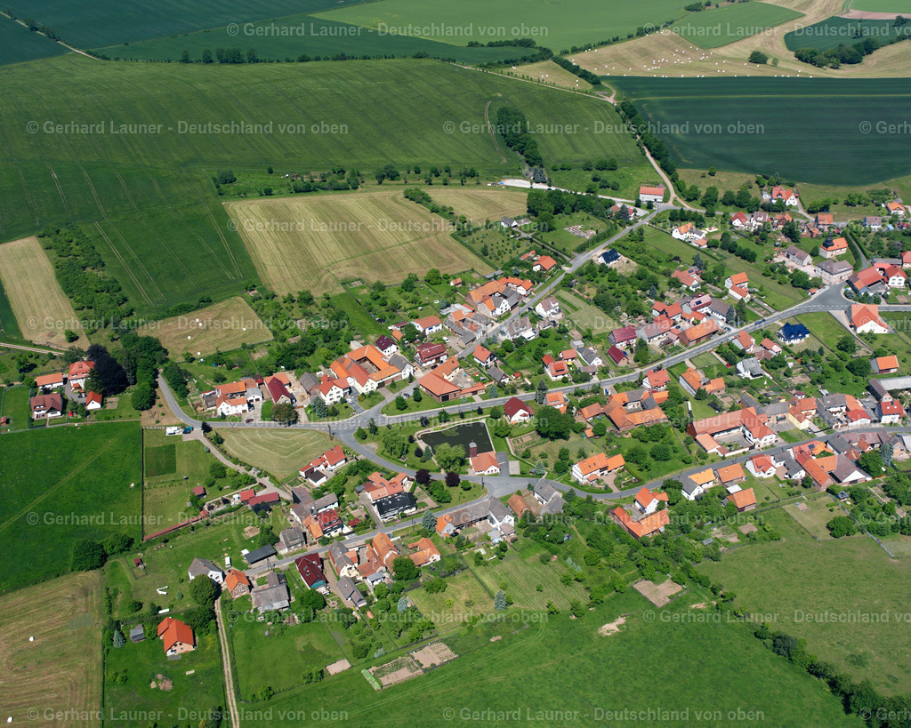 2634387 | STEINRODE 16.06.2006 Dorf - Ansicht an der Wernigeröder Dorfstraße im Ortsteil Werningerode in Steinrode im Bundesland Thüringen, Deutschland. // Village view on street Wernigeroeder Dorfstrasse in the district Werningerode in Steinrode in the state Thuringia, Germany. Foto: Gerhard Launer