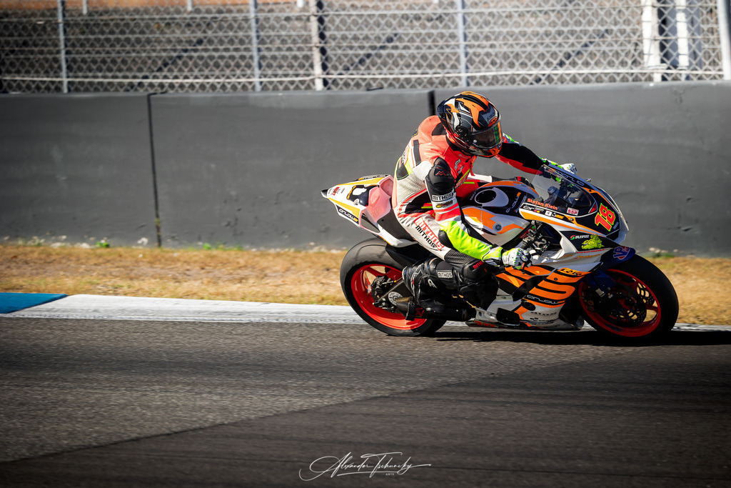 Ducati Trackday Hockenheimring 2026 | Entdecken Sie die faszinierende Welt von Alexander Tschuncky Arts: Kreative Fotografie, atemberaubende Automobilkunst und hochwertiger Bilderdruck. Lassen Sie sich inspirieren! - Realisiert mit Pictrs.com