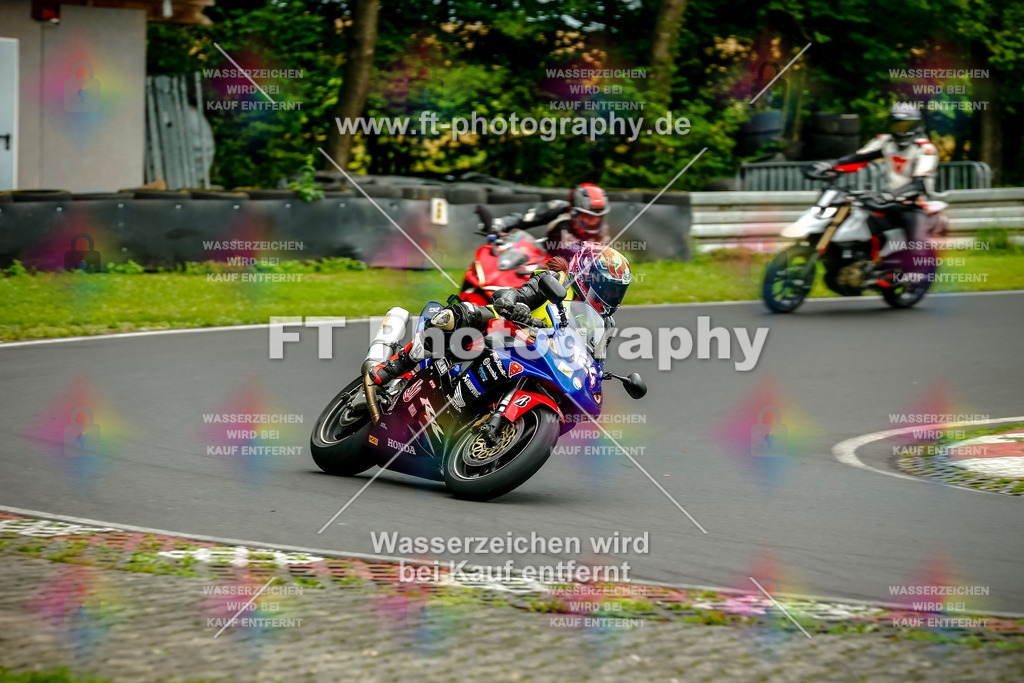 VBK-4268 | Hier findet Ihr Bilder von Touristenfahrten auf der Nürburgring Nordschleife oder von anderen Veranstaltungen die ich besucht habe. Viel Spass beim Durch Schauen 