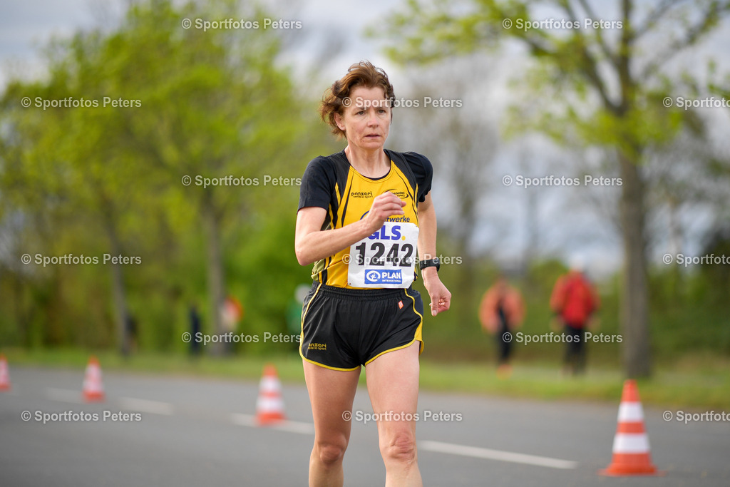 _KP17797_1 | 13.04.2025, xkaix, Leichtathletik Deutsche Meisterschaft 2025, Straßengehen v.l. Bianca Schenker (LG Vogtland) - Realisiert mit Pictrs.com