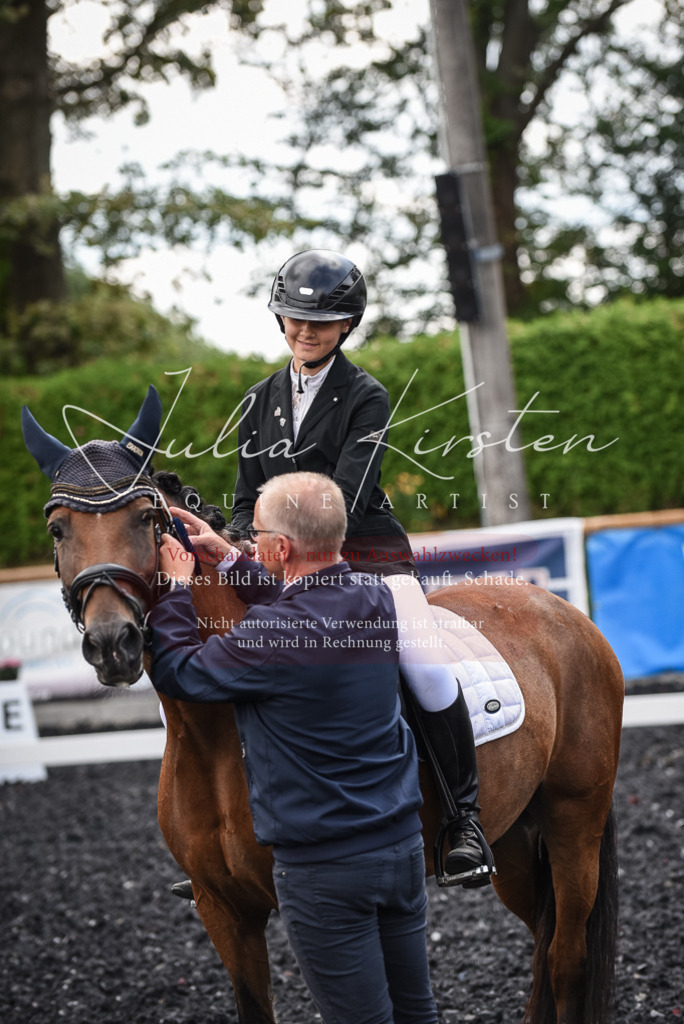 DSC_4731 | Pferde- und Turnierfotografie in Westsachsen. Pferdeportraits, Auftragszeichnungen und intuitive Kunst.